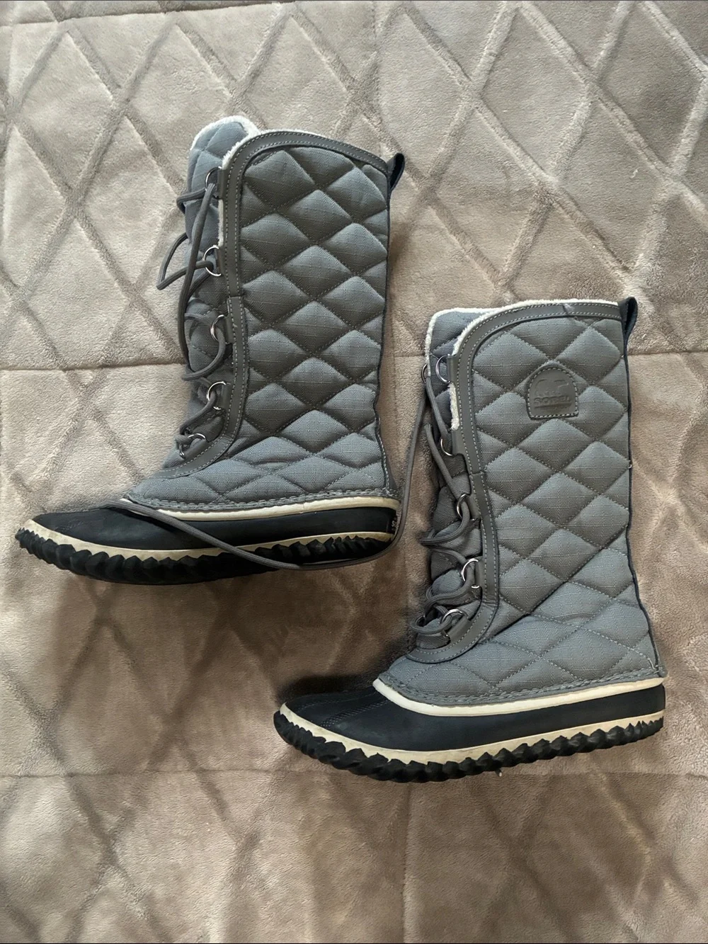 Sorel Out ‘n About Tall Quilted Gray Lace-Up Snow and Rain Boots Womens size 7.5